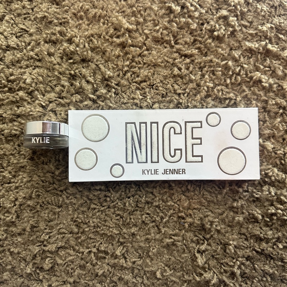 Kylie Jenner Nice Eyeshadow Palette & mini eyeshadow